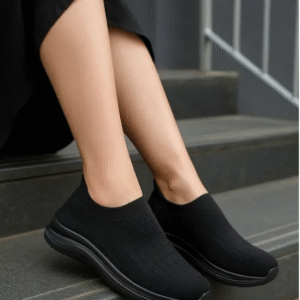 black sports shoes for women