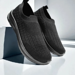 black sports shoes for women